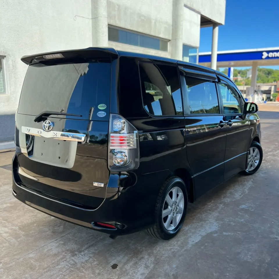 Toyota Voxy 2008