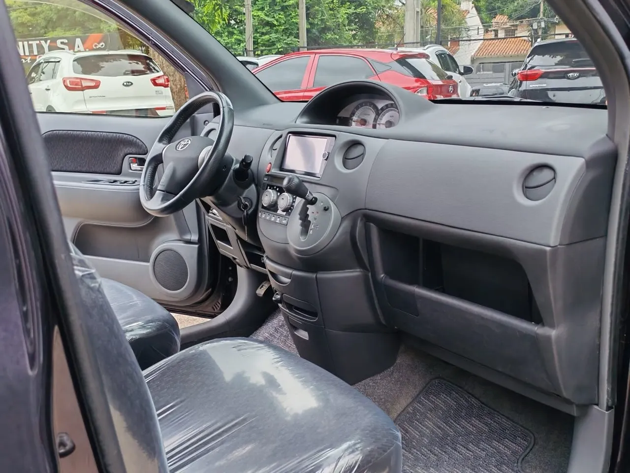 Toyota Sienta 2013
