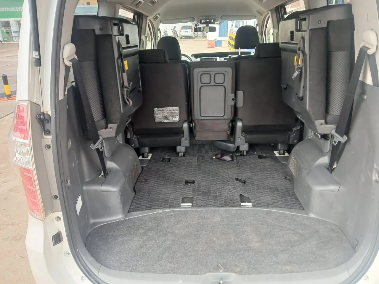 Toyota Noah 2008 1