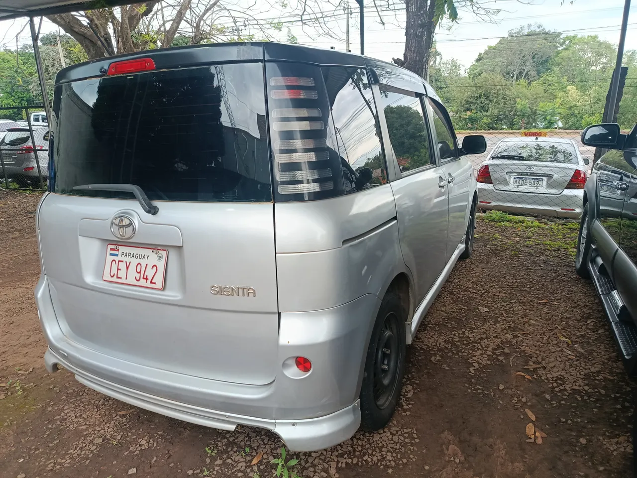 Toyota Sienta 2004 W