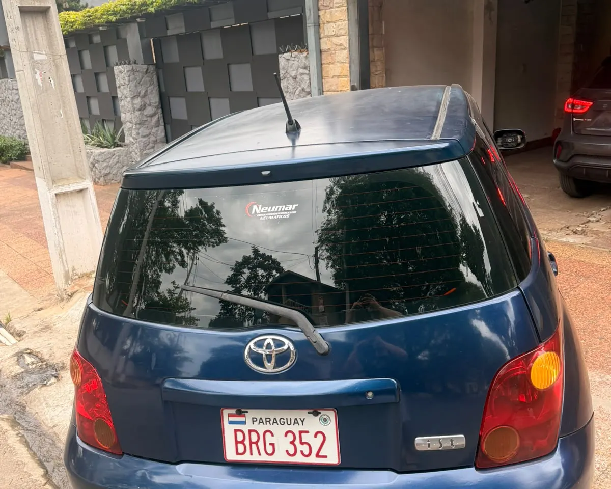 Toyota ist 2004