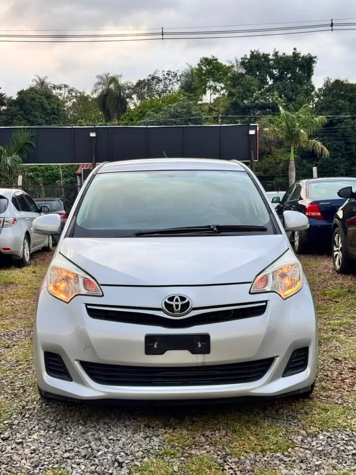 Toyota Ractis 2011