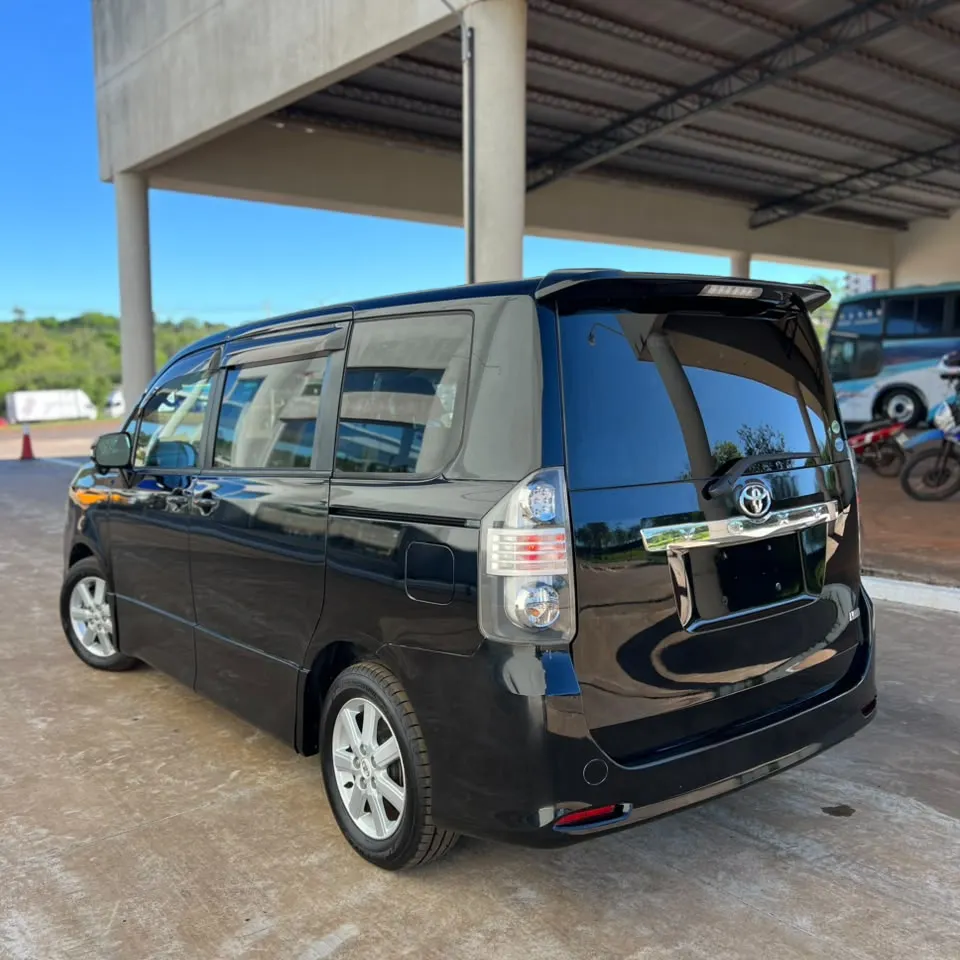 Toyota Voxy 2008