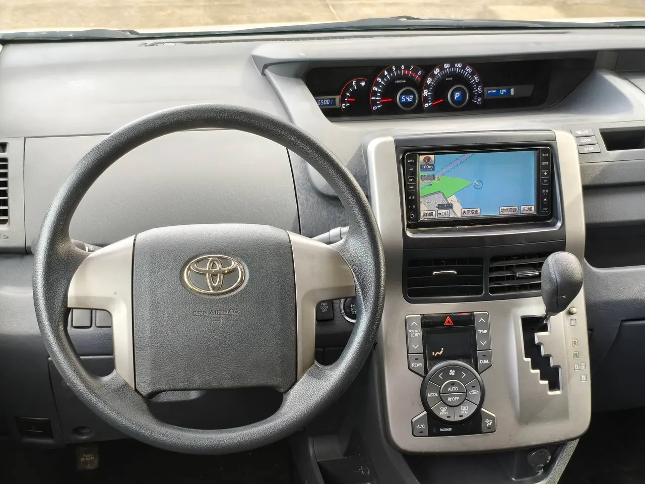 Toyota Noah 2009
