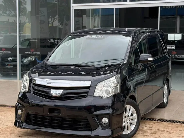 Toyota Noah 2012