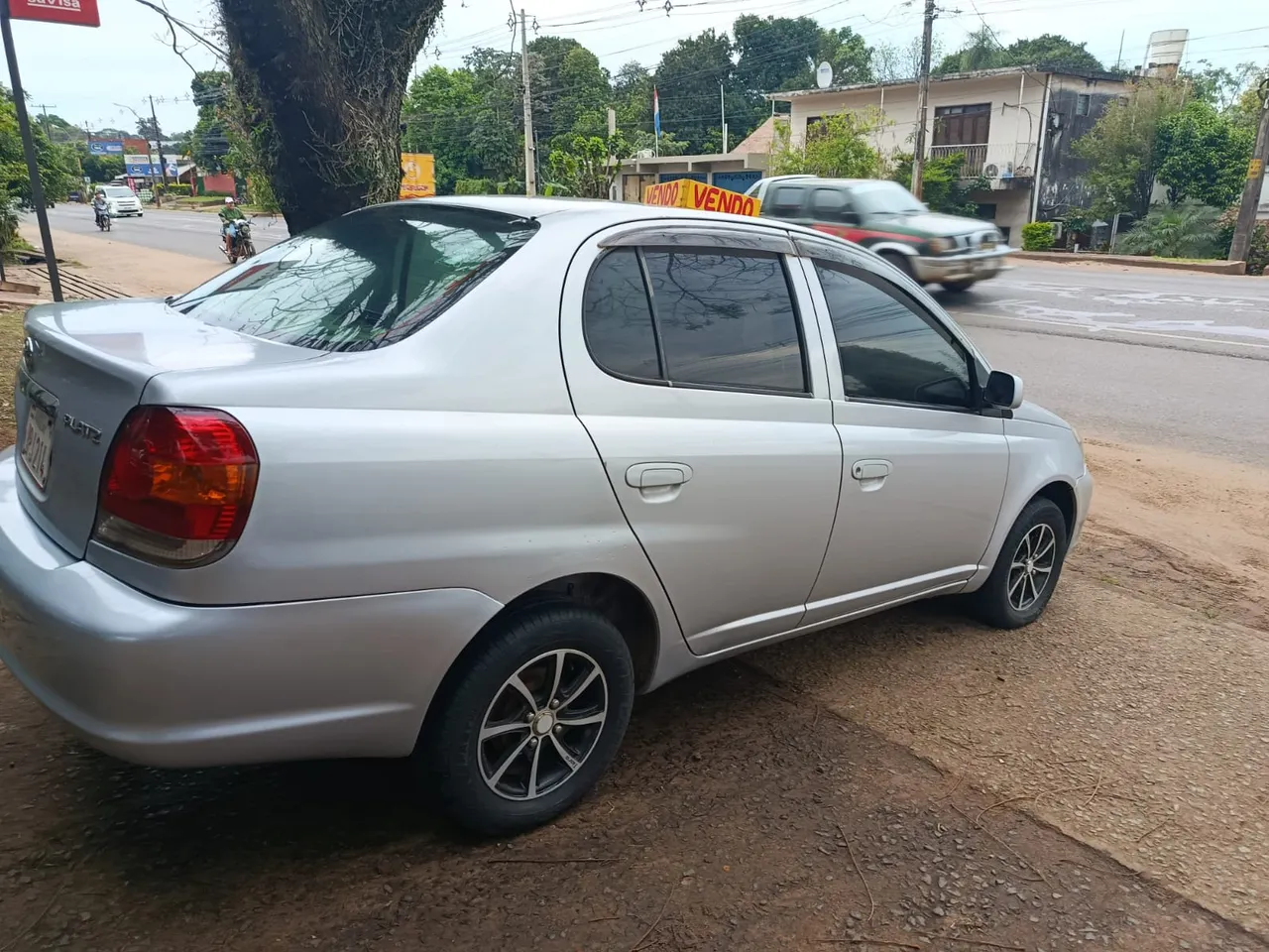 Toyota Platz 2002 1