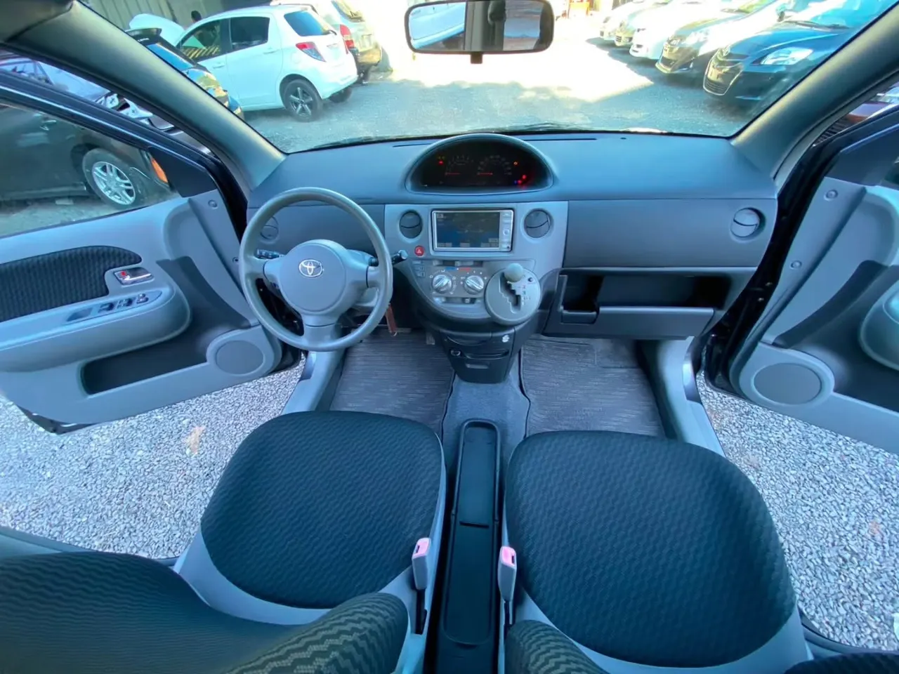 Toyota Sienta 2010