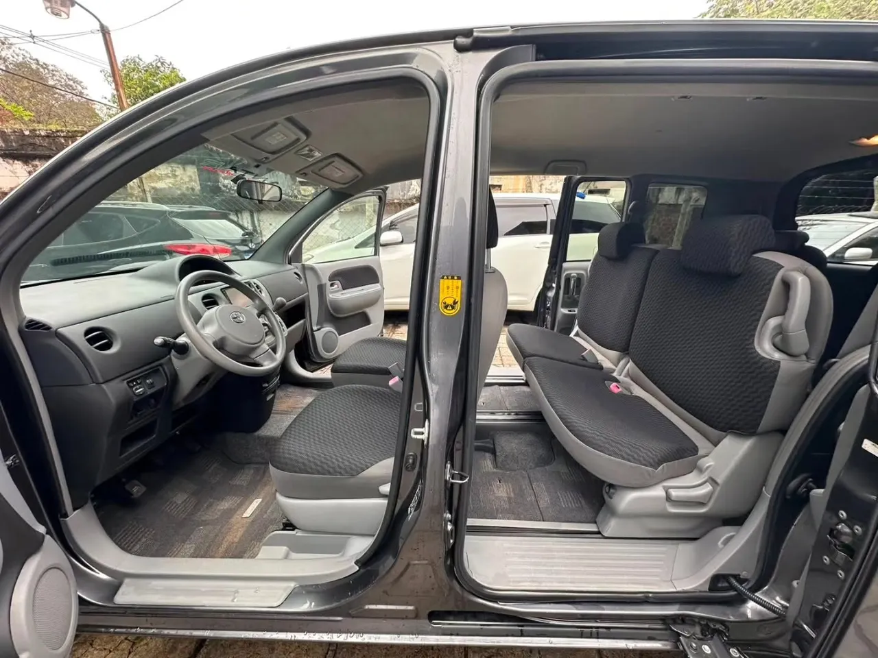 Toyota Sienta 2008