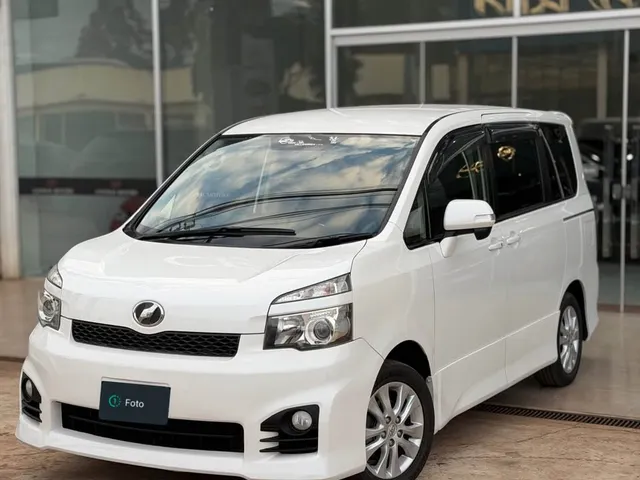 Toyota Voxy 2011