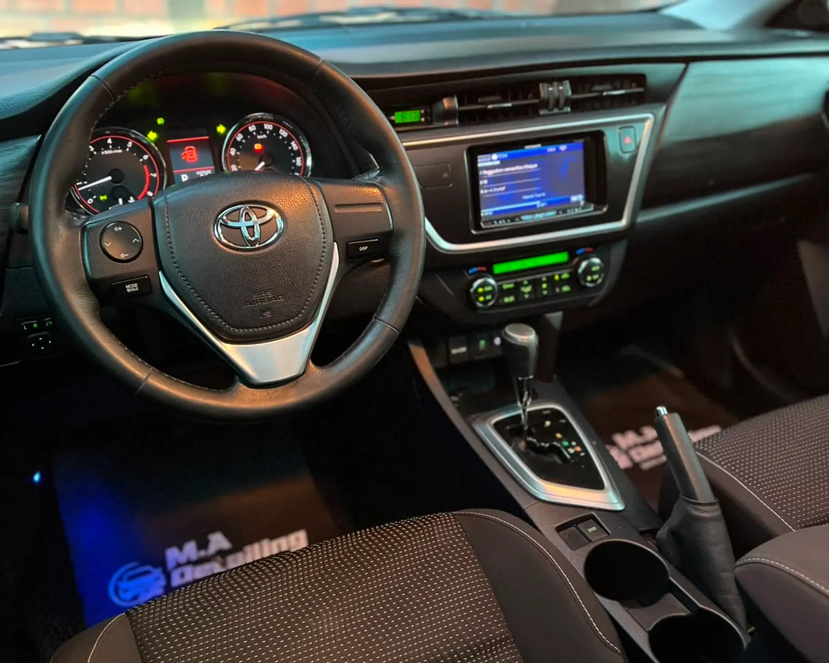 Toyota Auris 2015