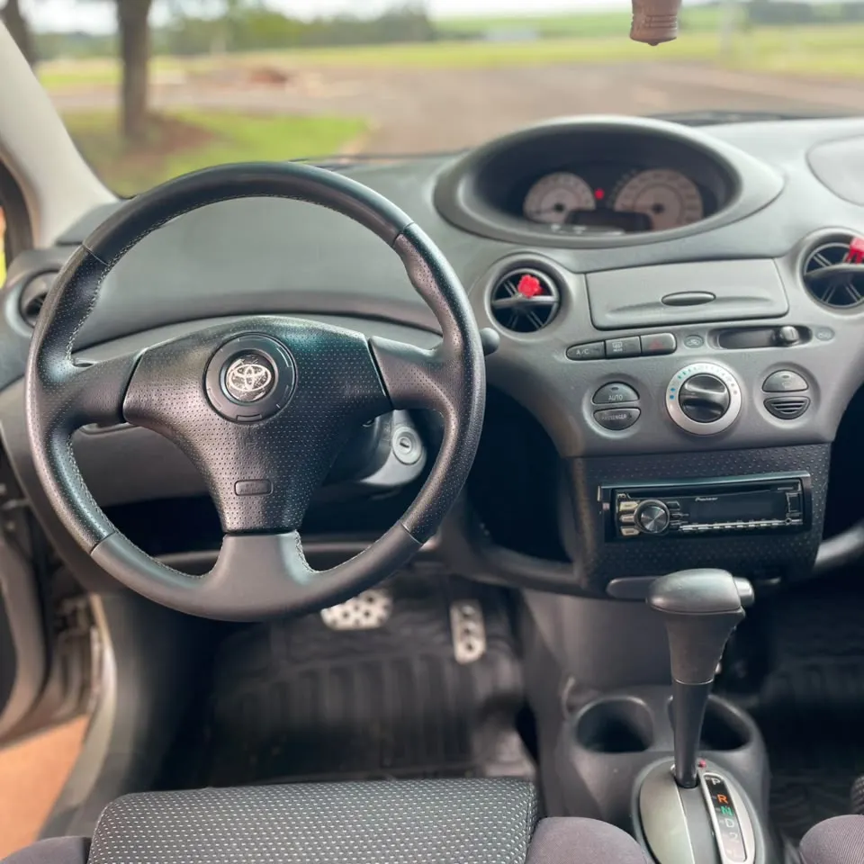 Toyota Vitz 2000 RS