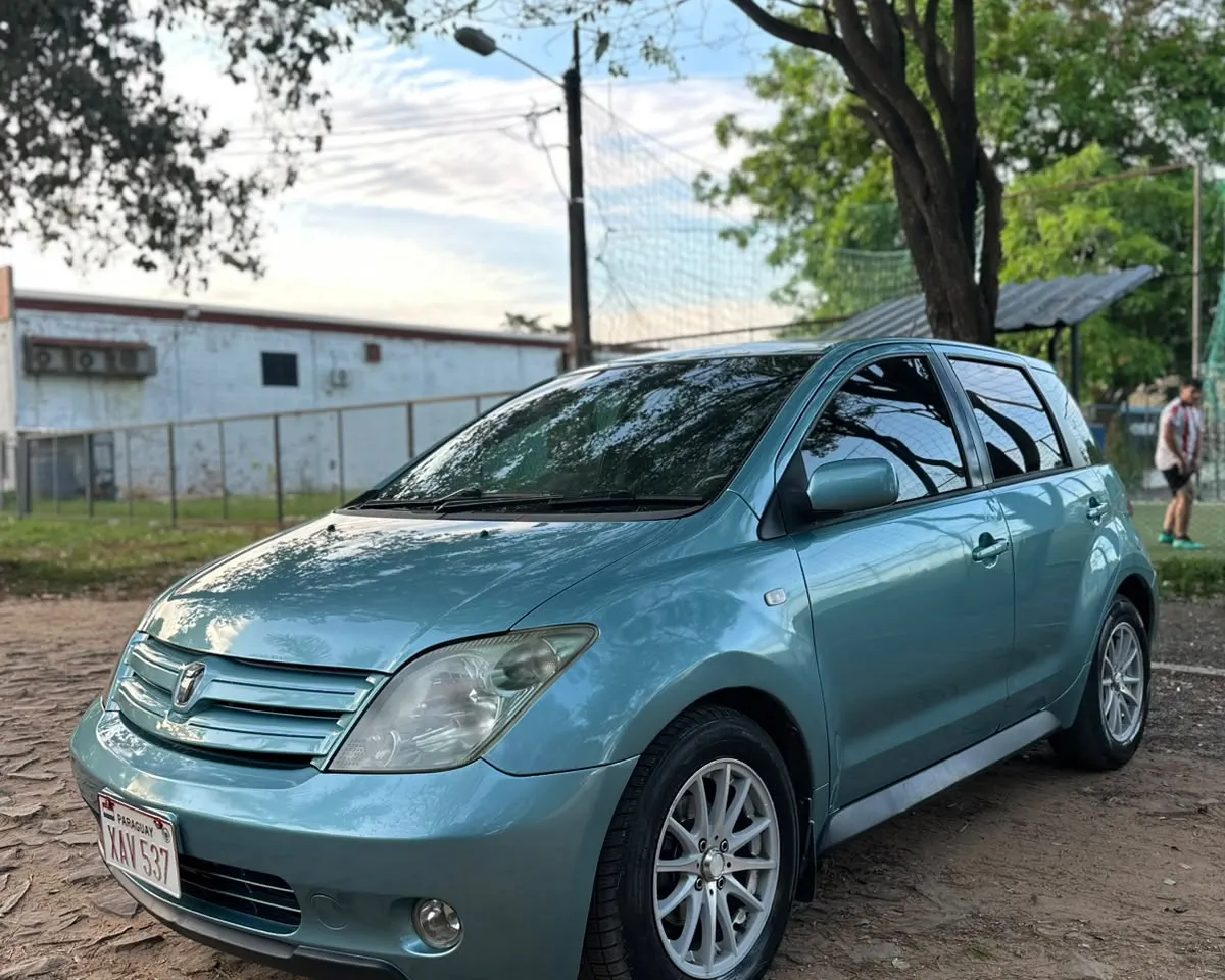 Toyota ist 2004