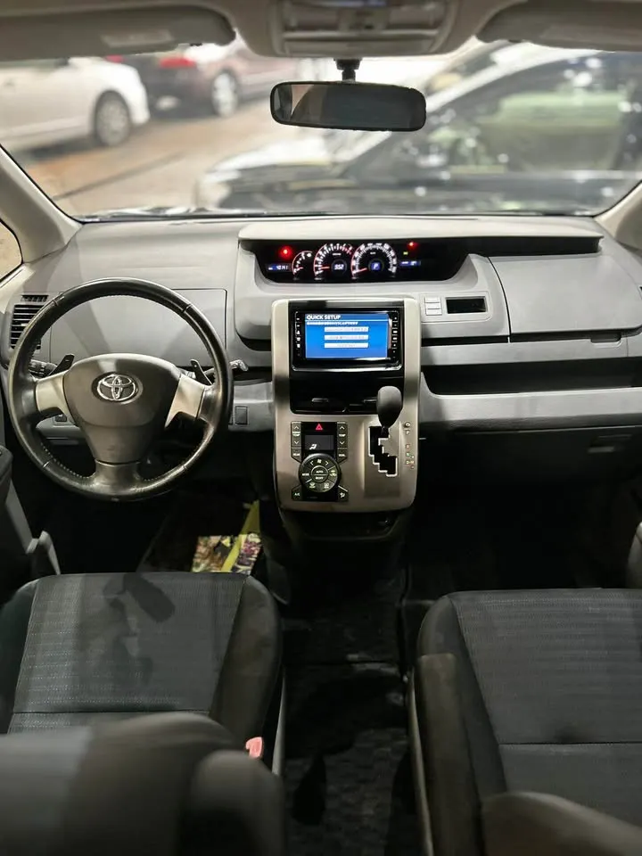Toyota Voxy 2008