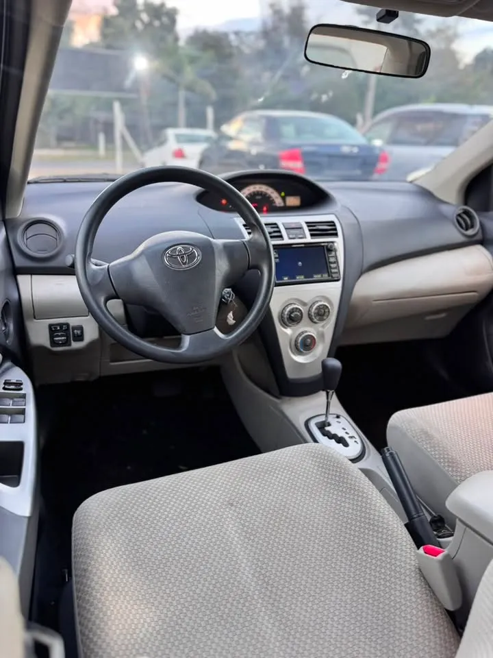Toyota Belta 2005