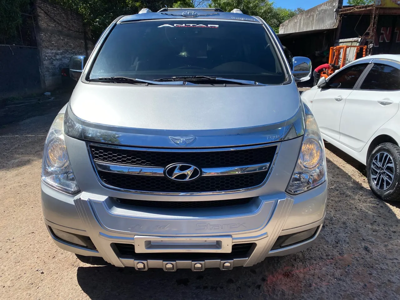 Hyundai Starex 2009 12 pasajeros | Full equipo