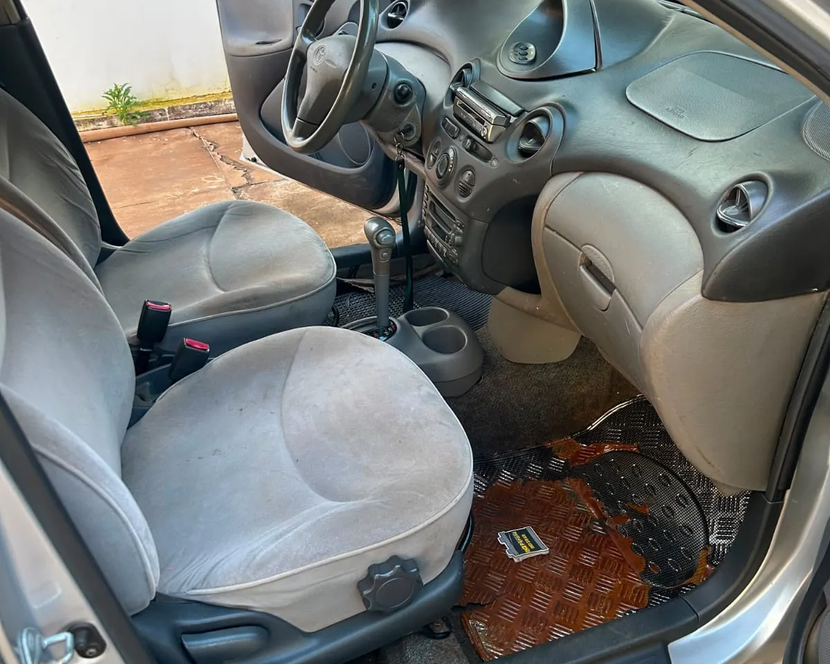 Toyota Vitz 2002 1