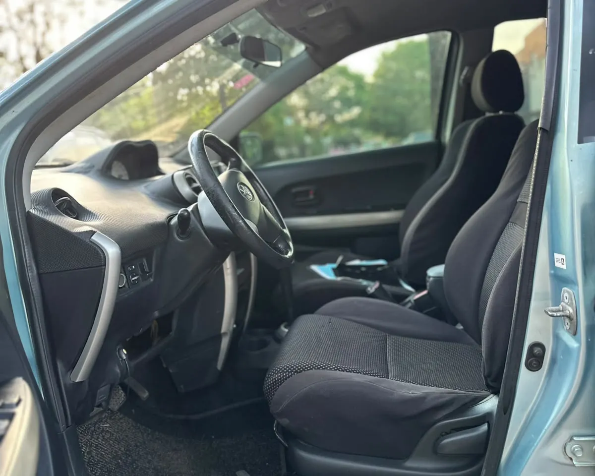 Toyota ist 2004
