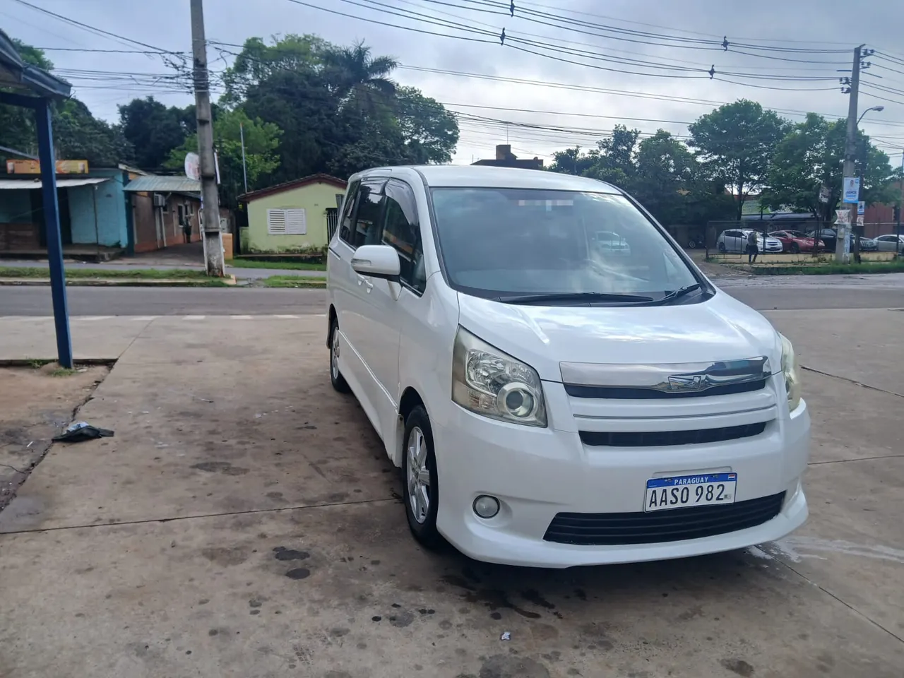 Toyota Noah 2008 1