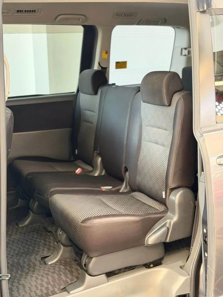 Toyota Noah 2009