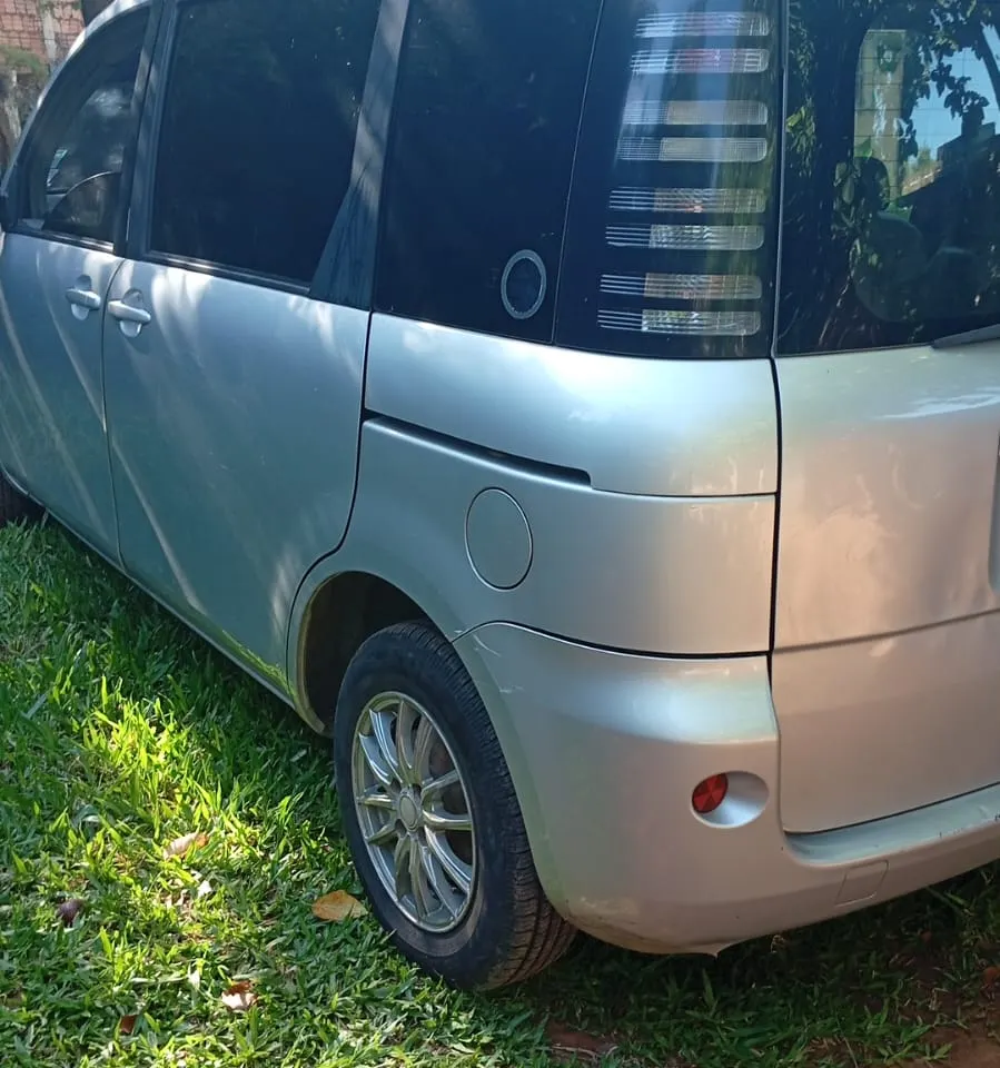 Toyota Sienta 2005