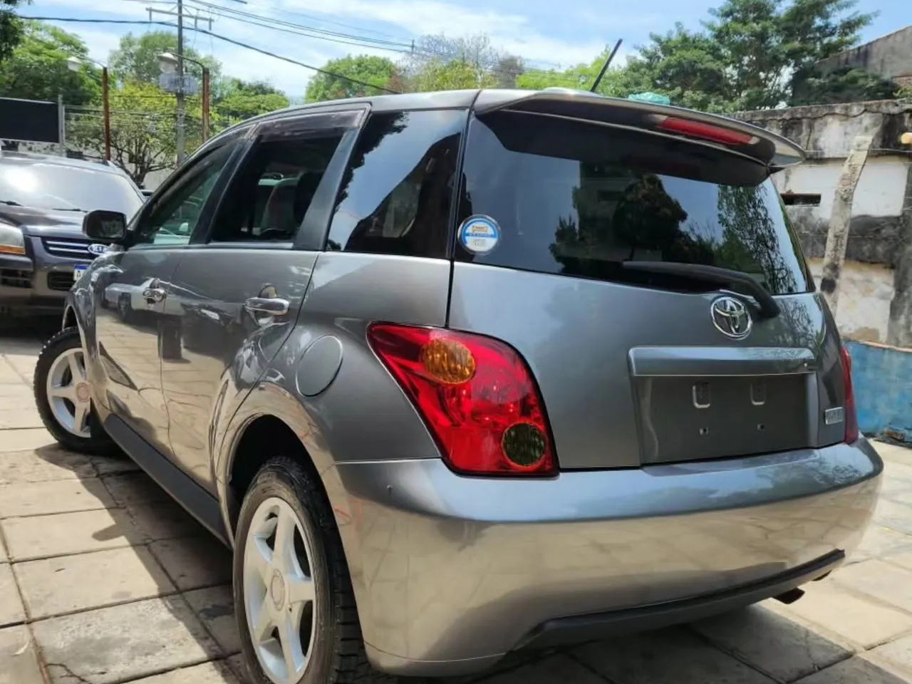 Toyota ist 2002