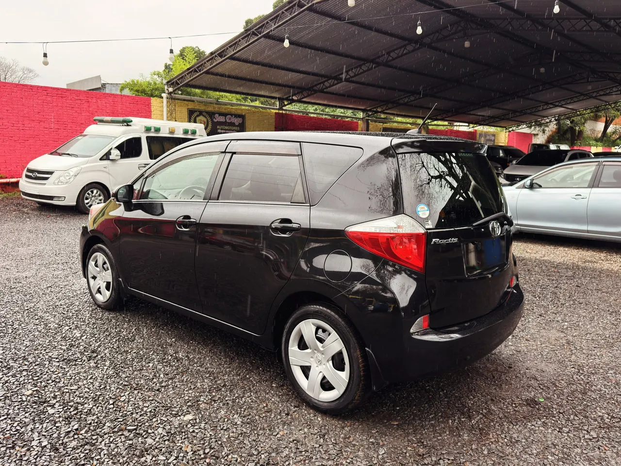 Toyota Ractis 2012