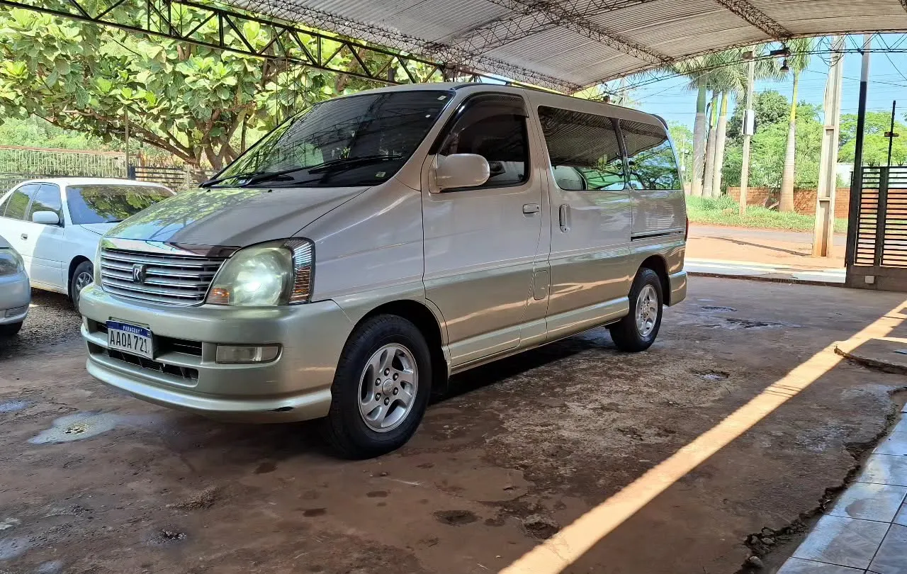 Toyota Regius 2002