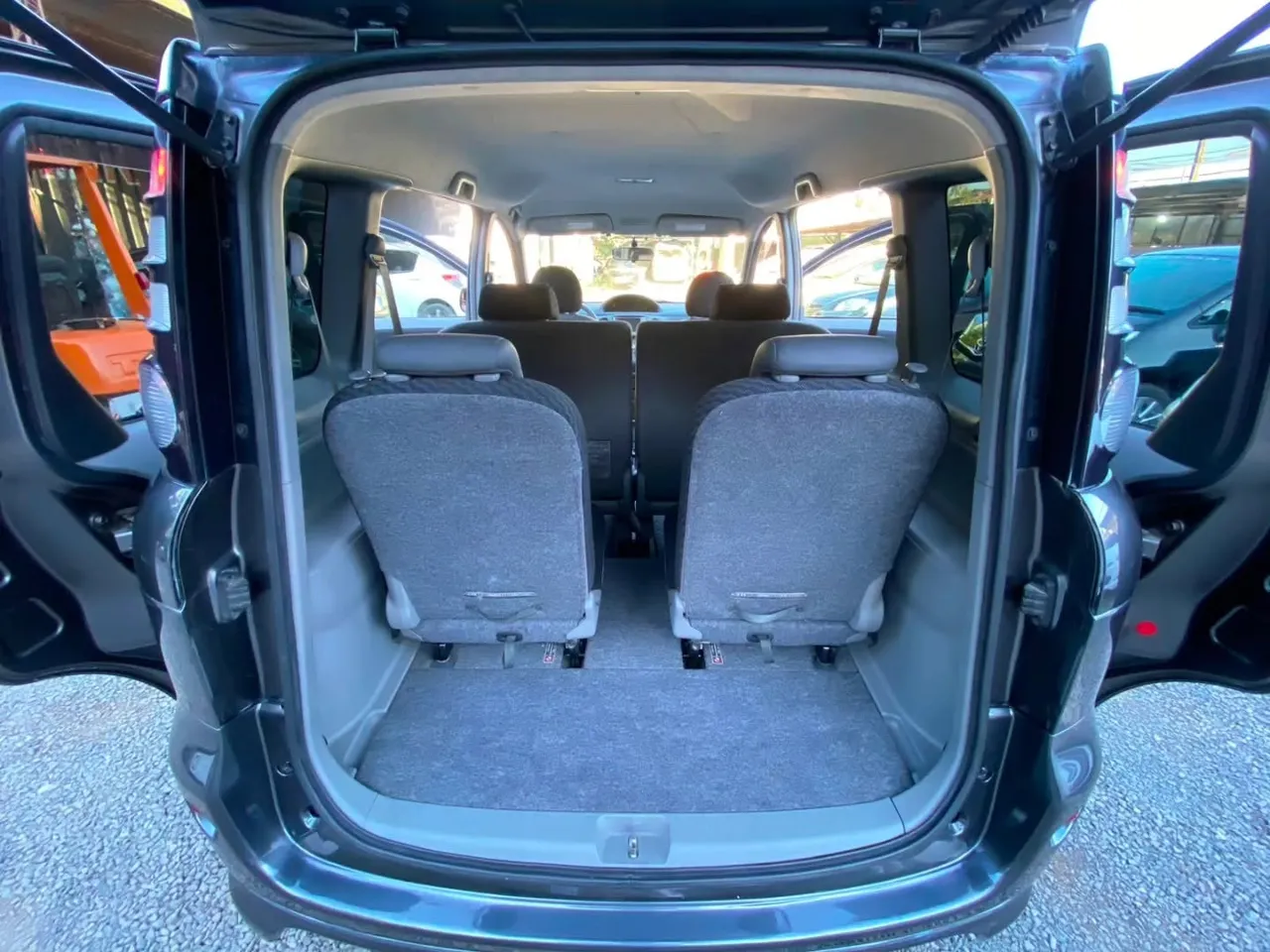 Toyota Sienta 2010