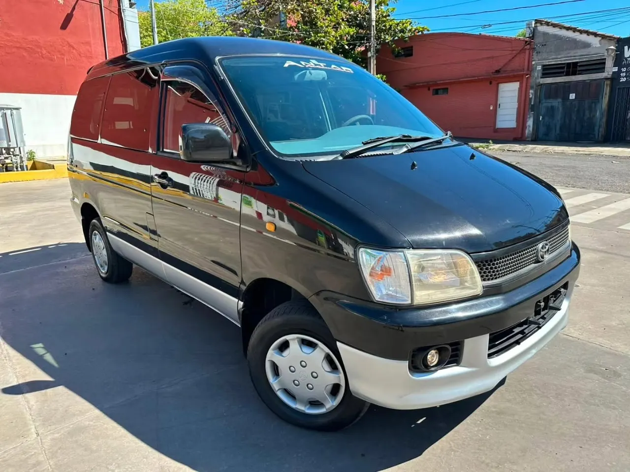 Toyota Noah 1998