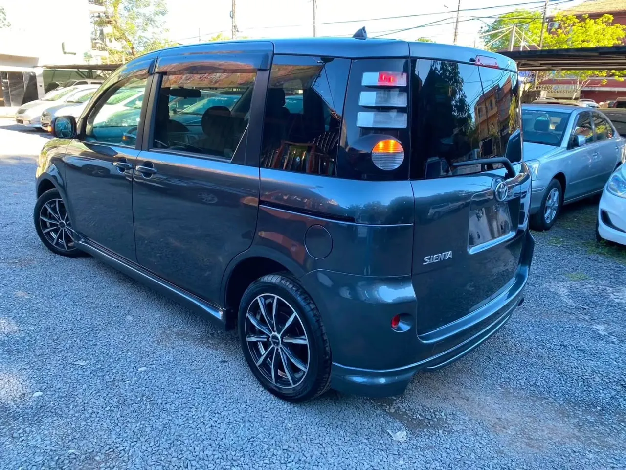 Toyota Sienta 2010