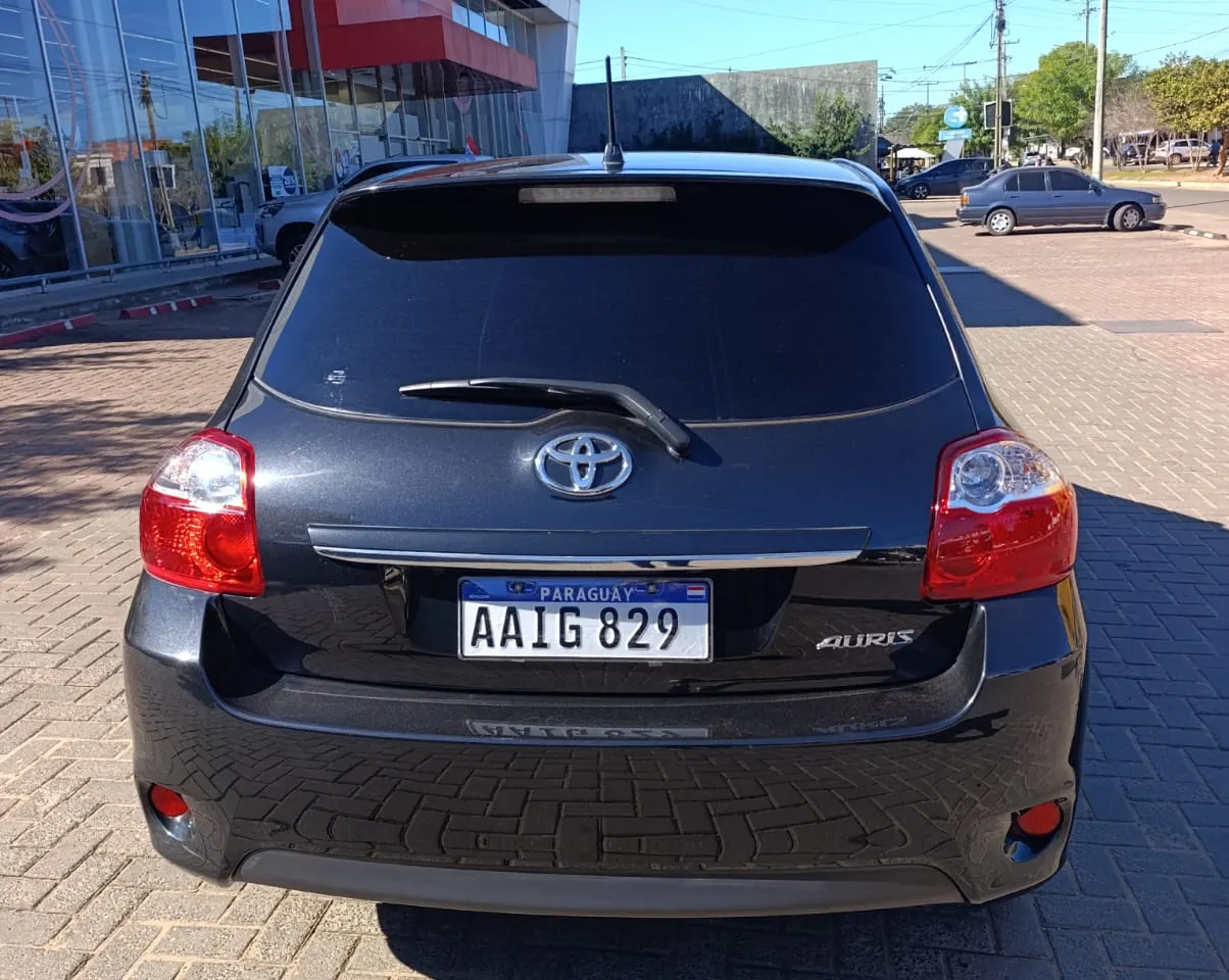 Toyota Auris 2010 1