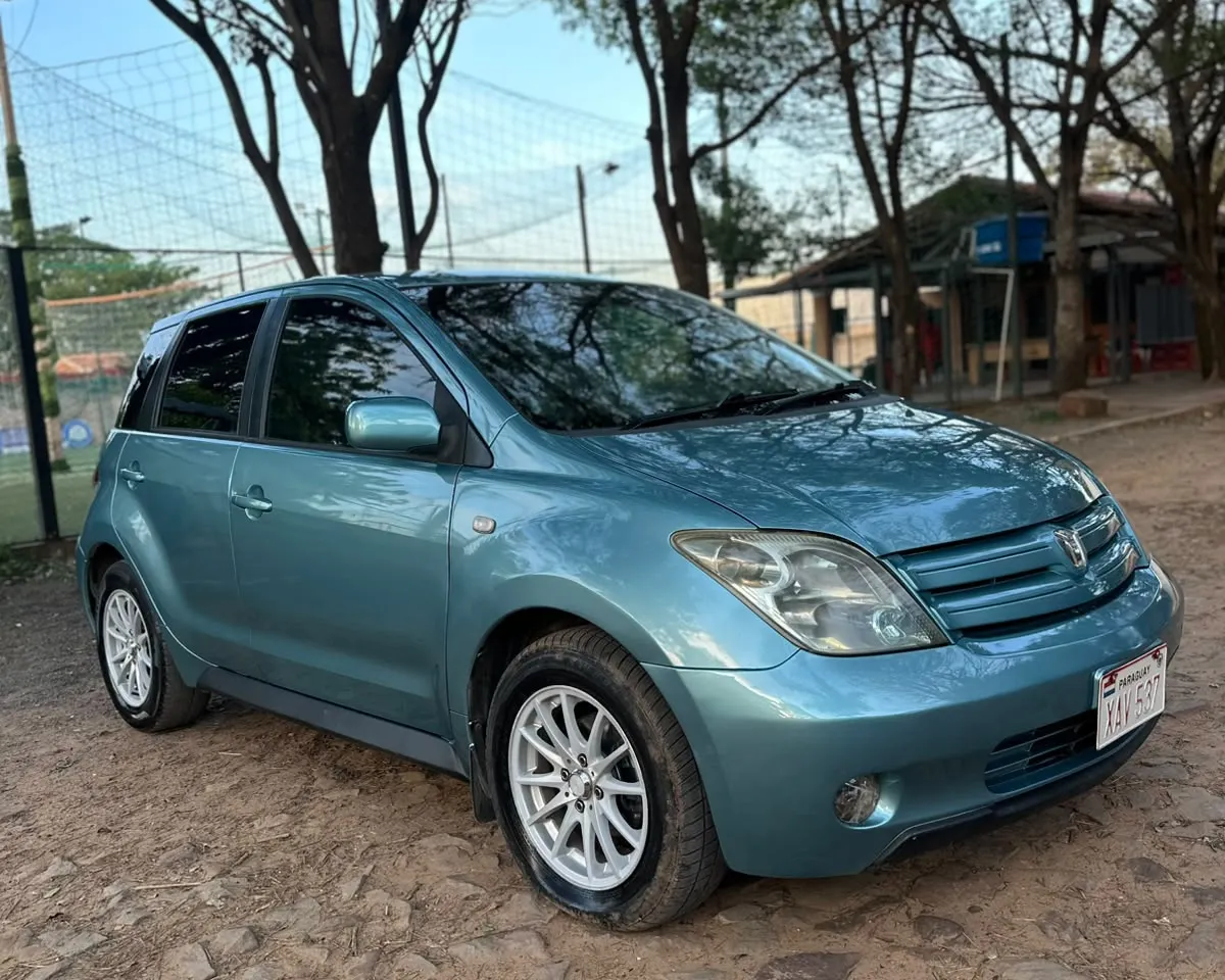 Toyota ist 2004
