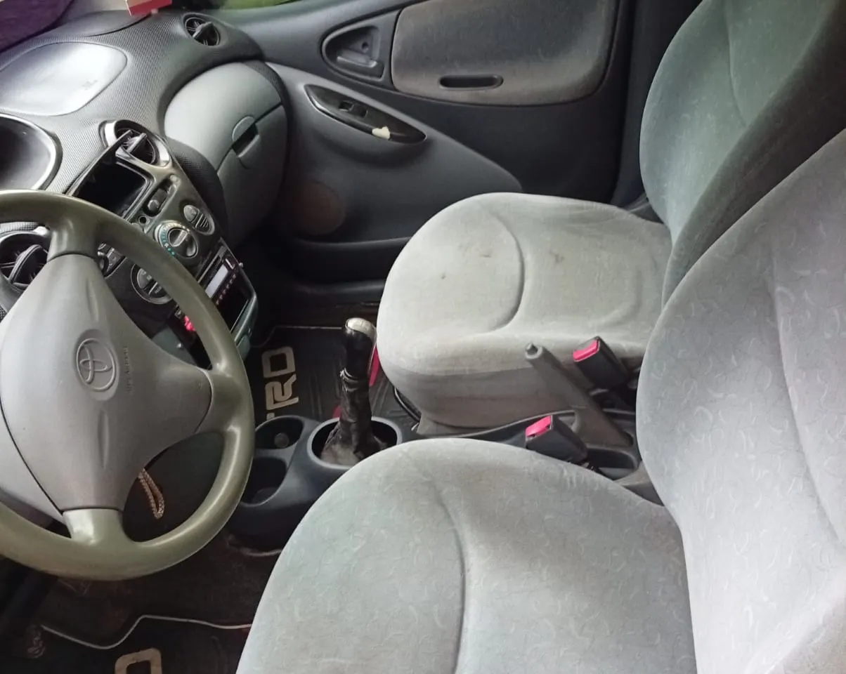 Toyota Vitz 2000