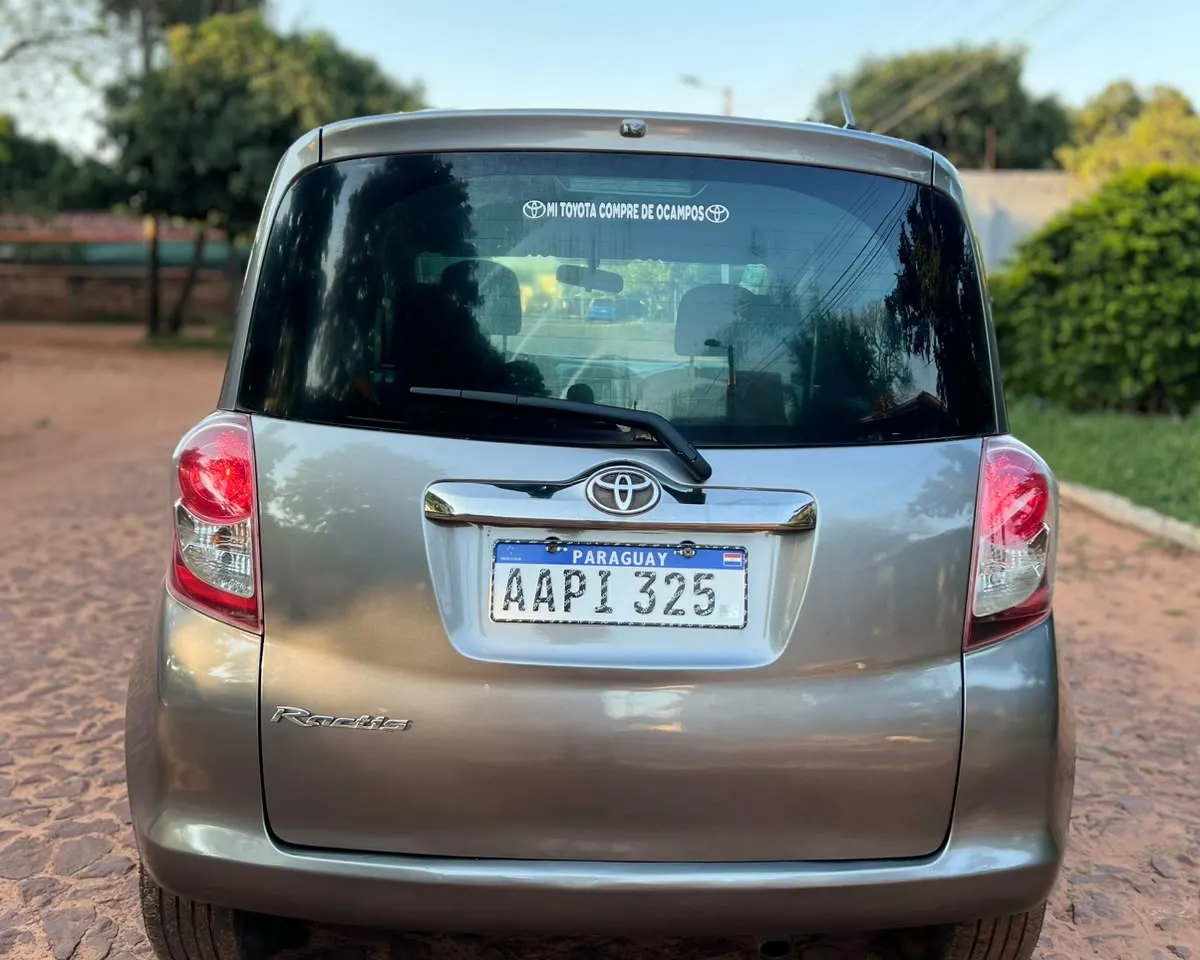 Toyota Ractis 2010