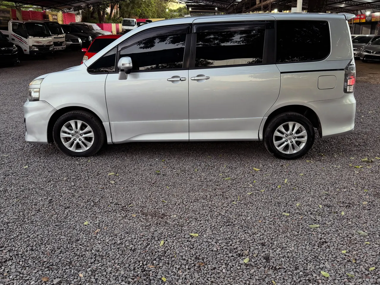 Toyota Voxy 2012 Valve Matic