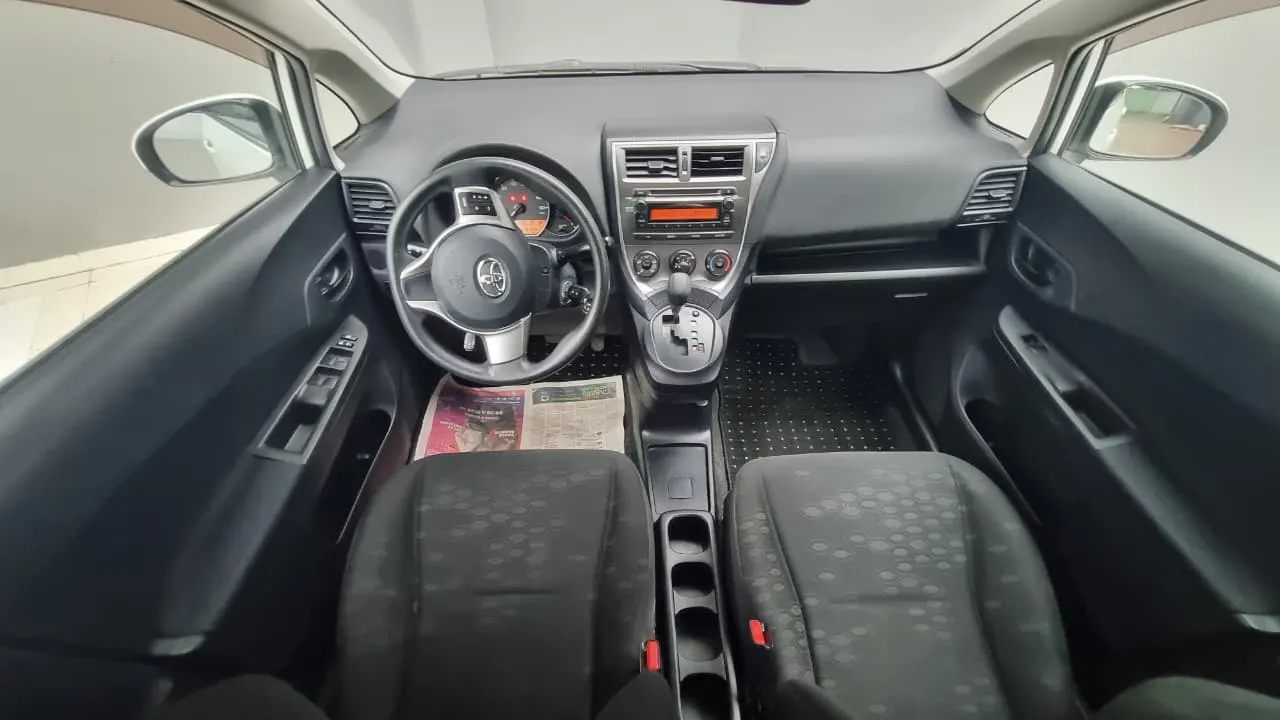 Toyota Ractis 2011