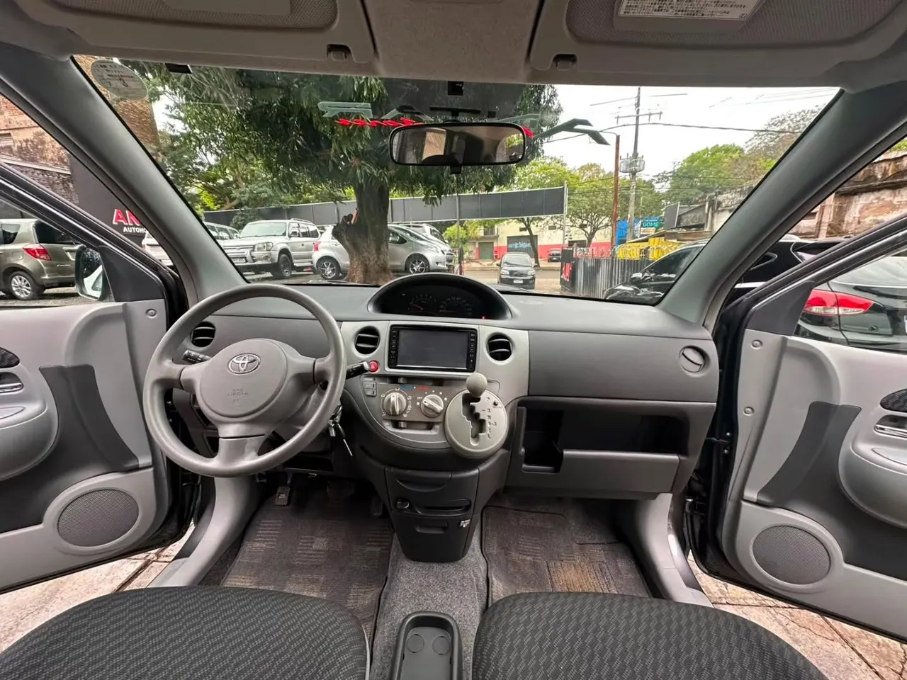 Toyota Sienta 2008