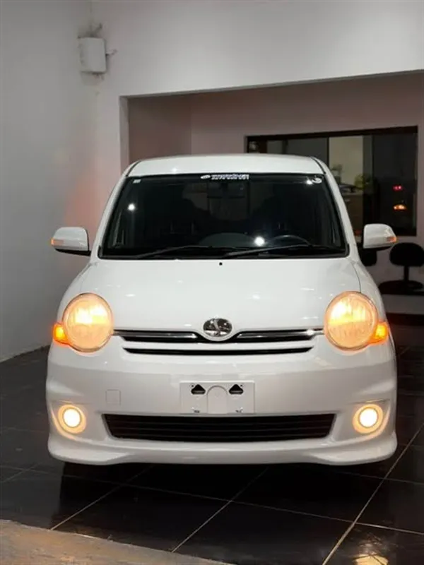 Toyota Sienta 2008