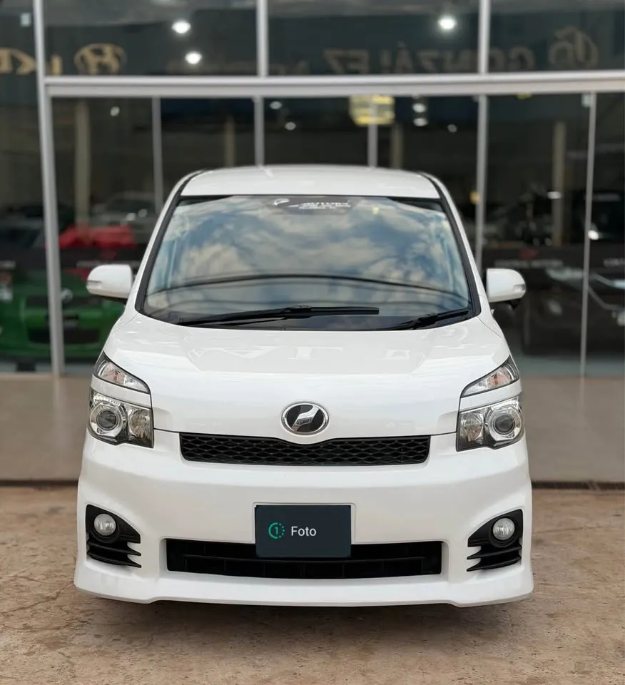 Toyota Voxy 2011