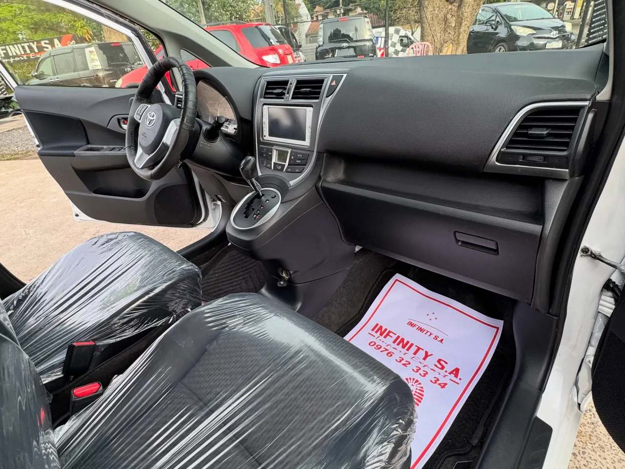 Toyota Ractis 2013