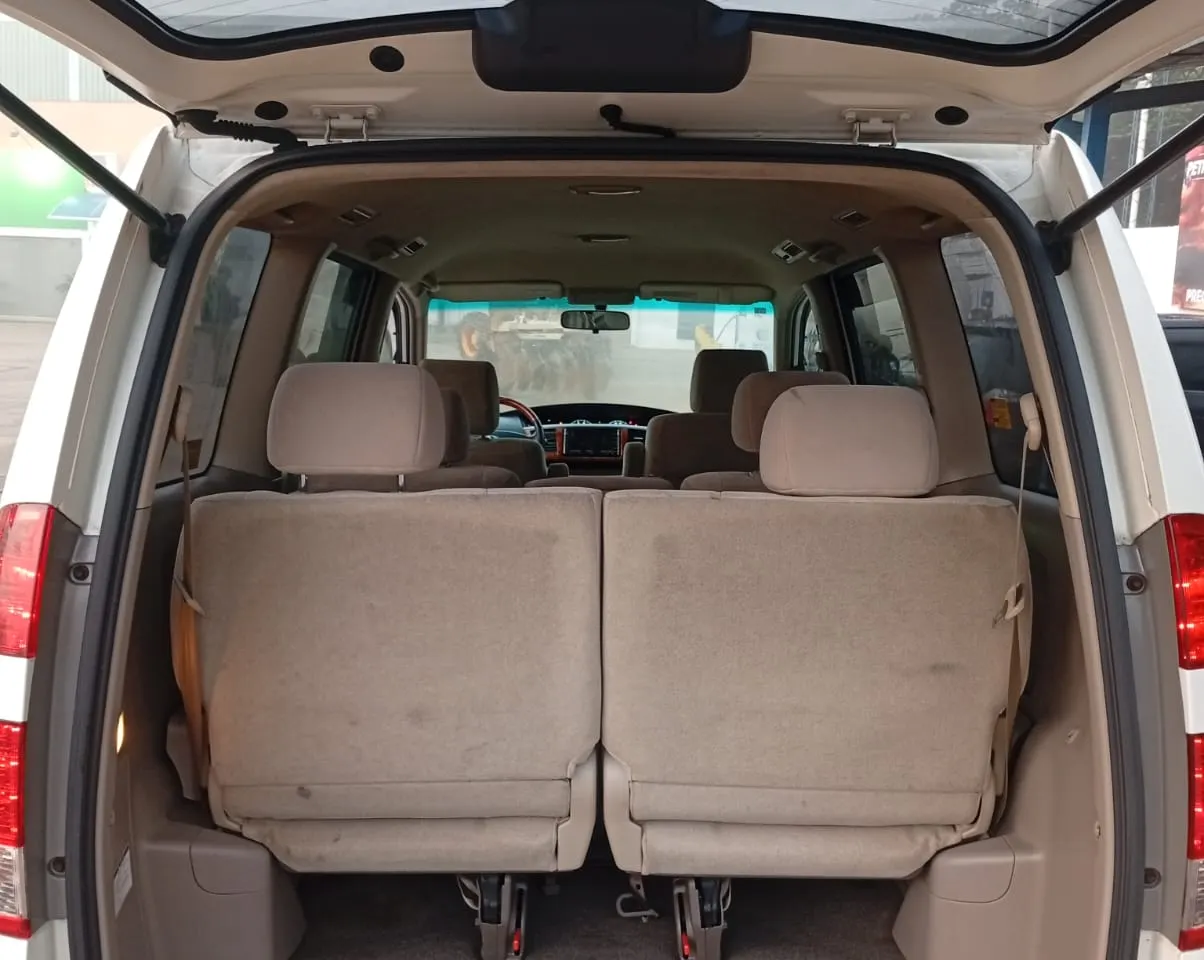 Toyota Noah 2006