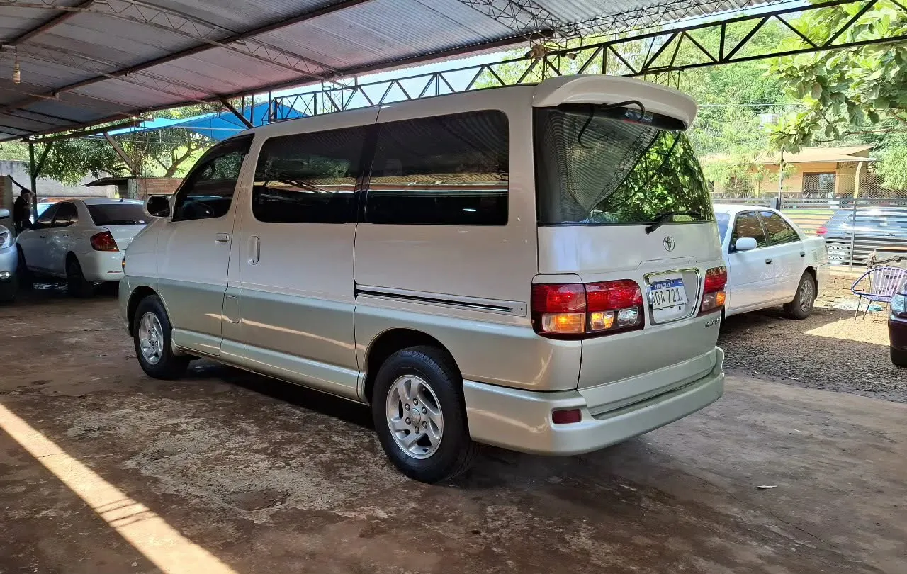 Toyota Regius 2002